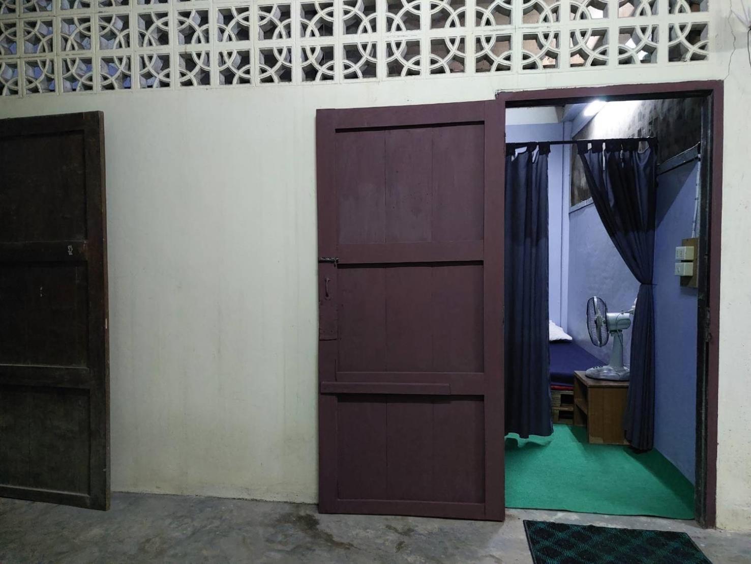 Hostelbed And Retreat Phitsanulok Esterno foto