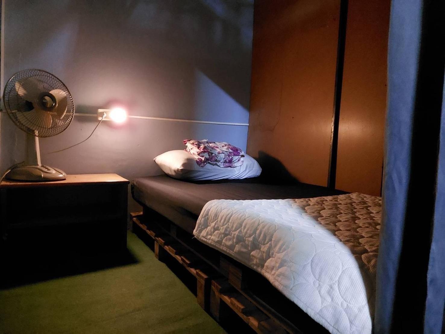 Hostelbed And Retreat Phitsanulok Esterno foto