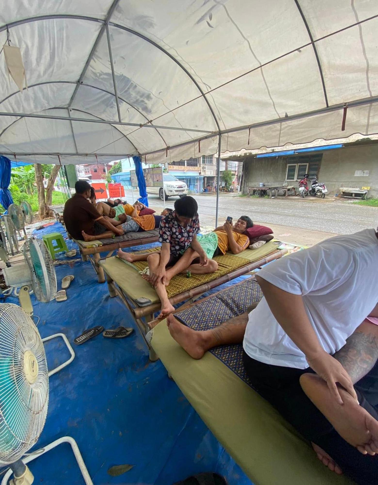 Hostelbed And Retreat Phitsanulok Esterno foto