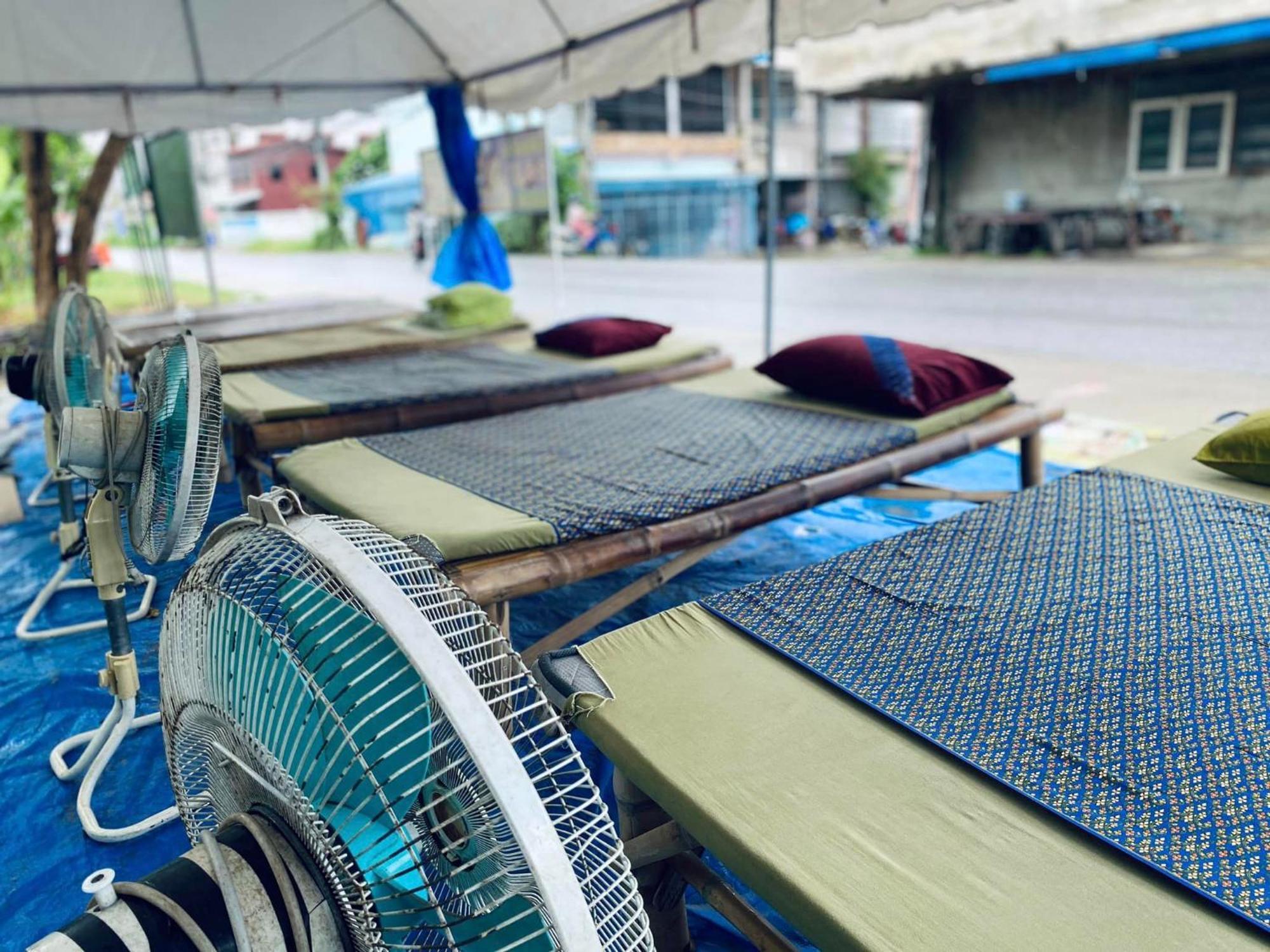 Hostelbed And Retreat Phitsanulok Esterno foto