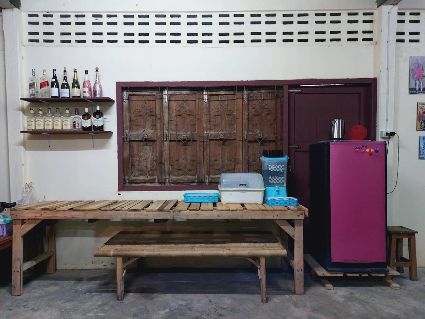 Hostelbed And Retreat Phitsanulok Esterno foto
