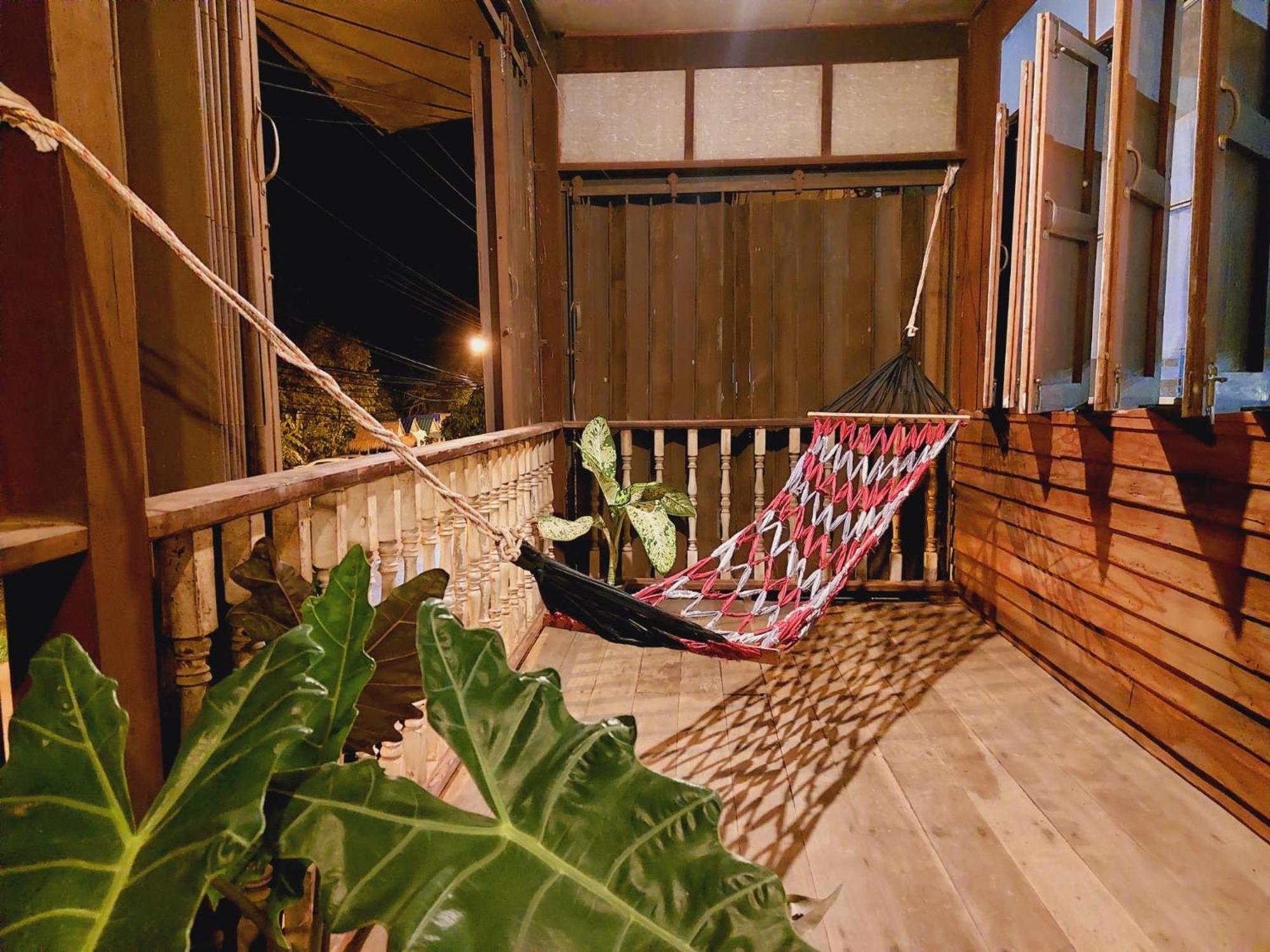 Hostelbed And Retreat Phitsanulok Esterno foto
