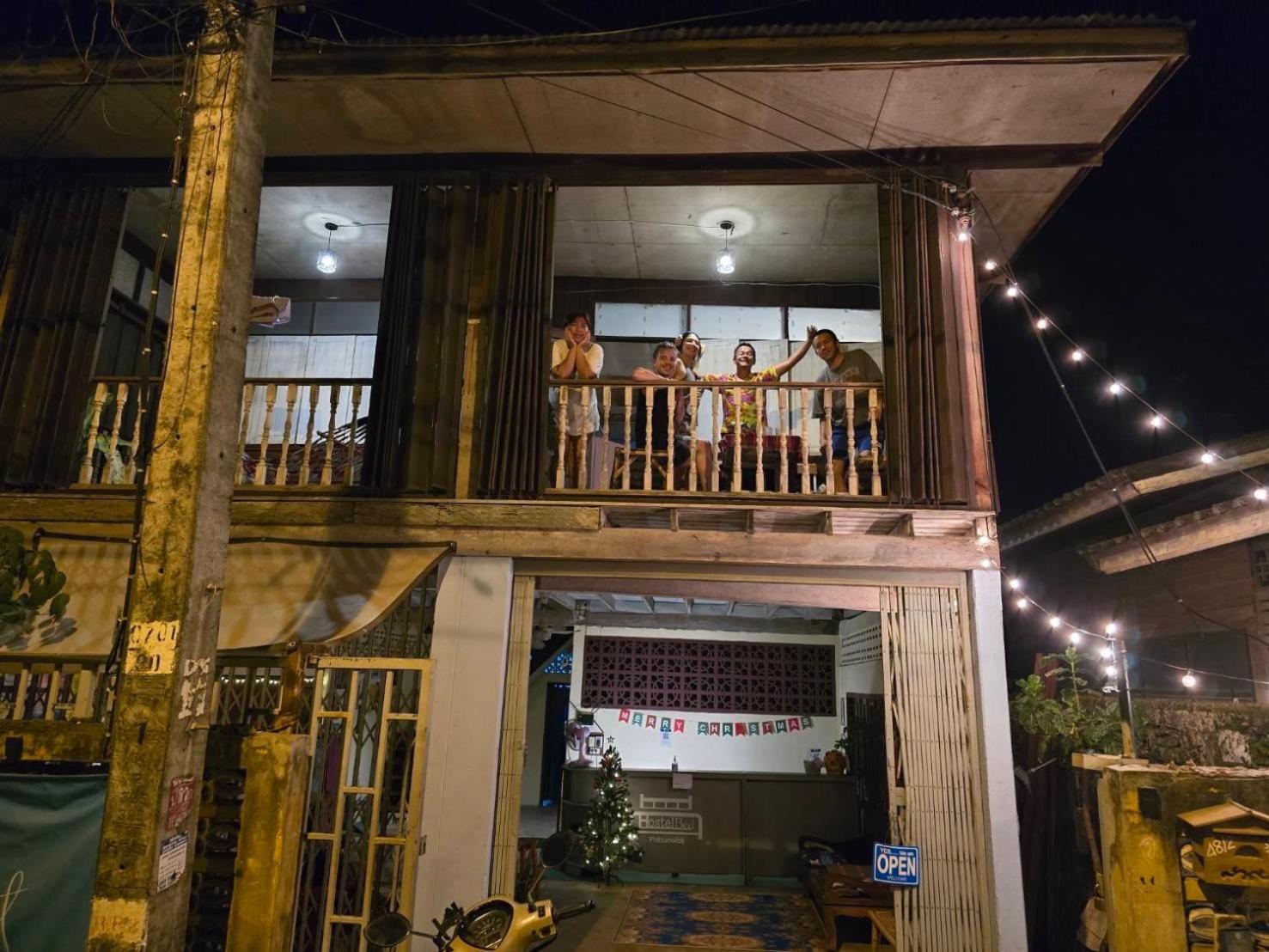 Hostelbed And Retreat Phitsanulok Esterno foto
