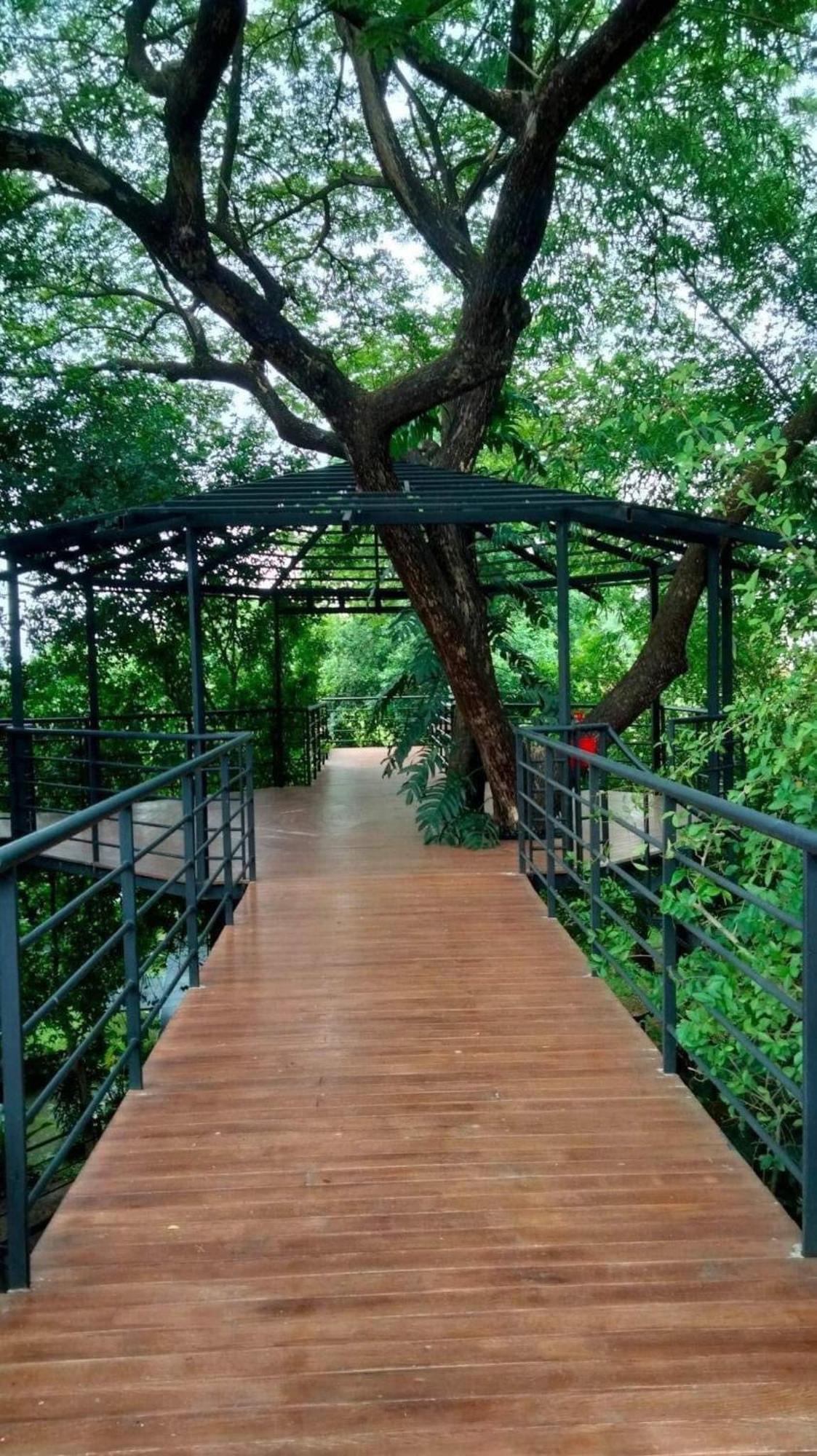 Hostelbed And Retreat Phitsanulok Esterno foto